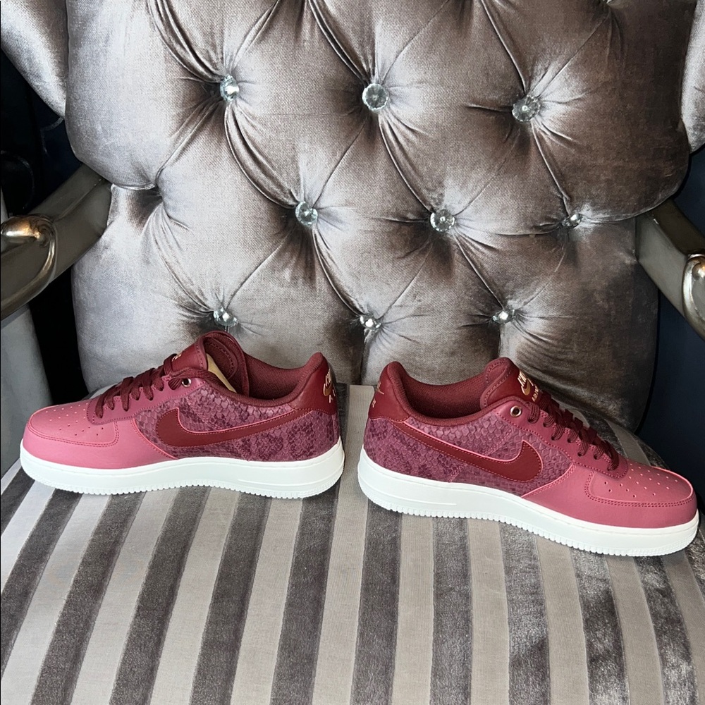 🐍 ELITE STYLE: Nike Air Force 1 Low Burgundy Snakeskin Exotic Luxe US 9 🤩✨👟 - Picture 4 of 5